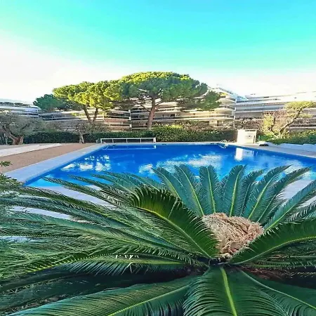Stylish With Pool 500 Meters To The Appartement