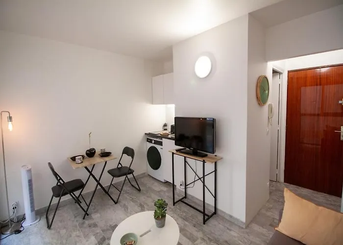 شقة Stylish With Pool 500 Meters To The